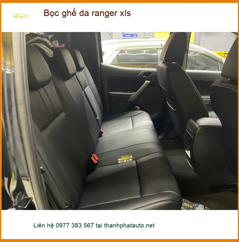 Anh Hưng bọc ghế da Ford Ranger XLS tại Quận 4 để nâng cấp nội thất sau thời gian dài sử dụng ảnh thực tế 3