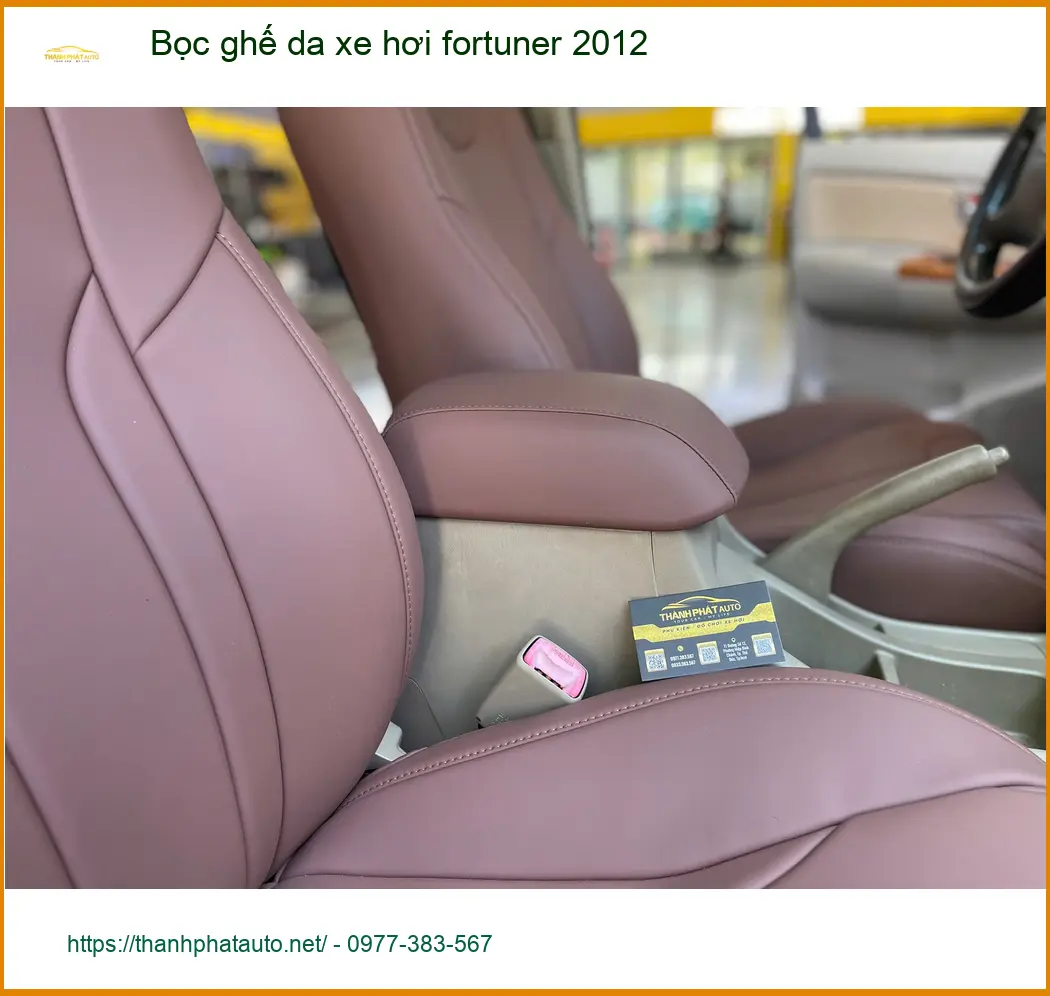Chú Mười bọc ghế da xe hơi Fortuner 2012 tại Quận Phú Nhuận giữ nội thất luôn mới