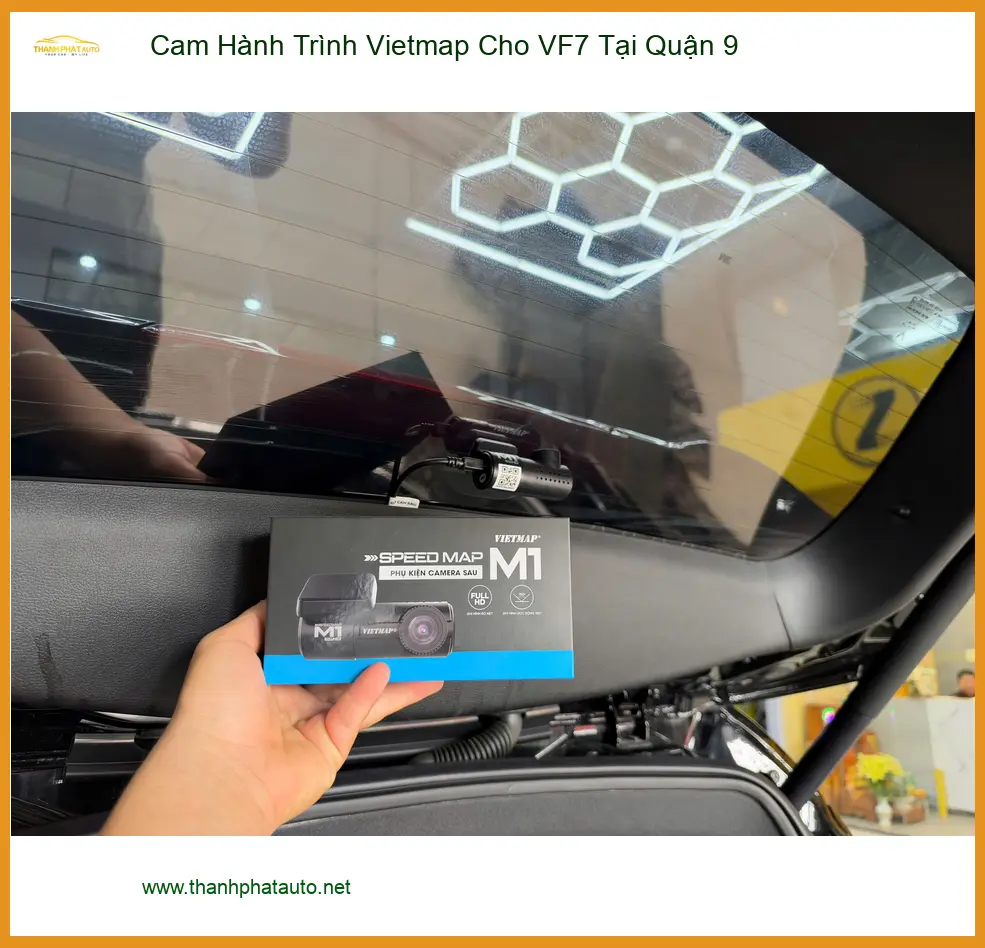 Chị Phương lắp Cam Hành Trình Vietmap cho VF7 tại Quận 9 để an tâm khi lái xe ảnh thực tế 5