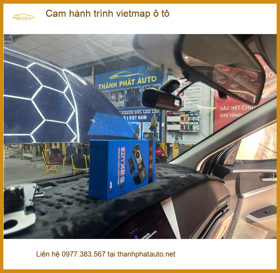 Anh Đức lắp cam hành trình Vietmap cho Kia K3 tại Quận 5 để giám sát hành trình ảnh thực tế 2