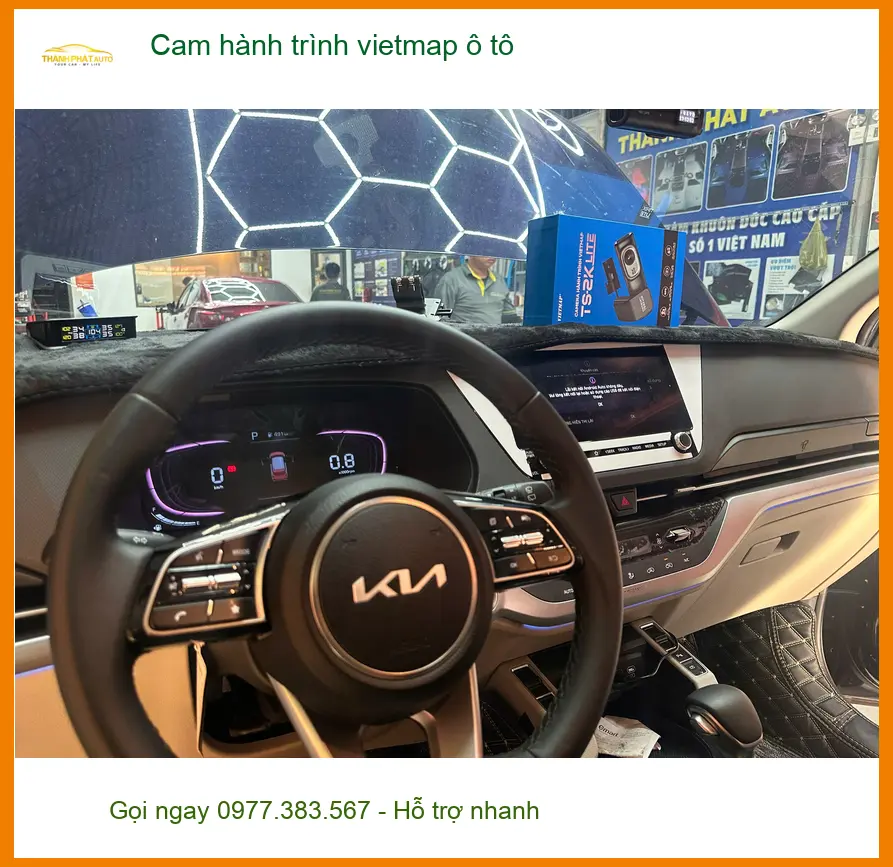 Anh Đức lắp cam hành trình Vietmap cho Kia K3 tại Quận 5 để giám sát hành trình ảnh thực tế 4