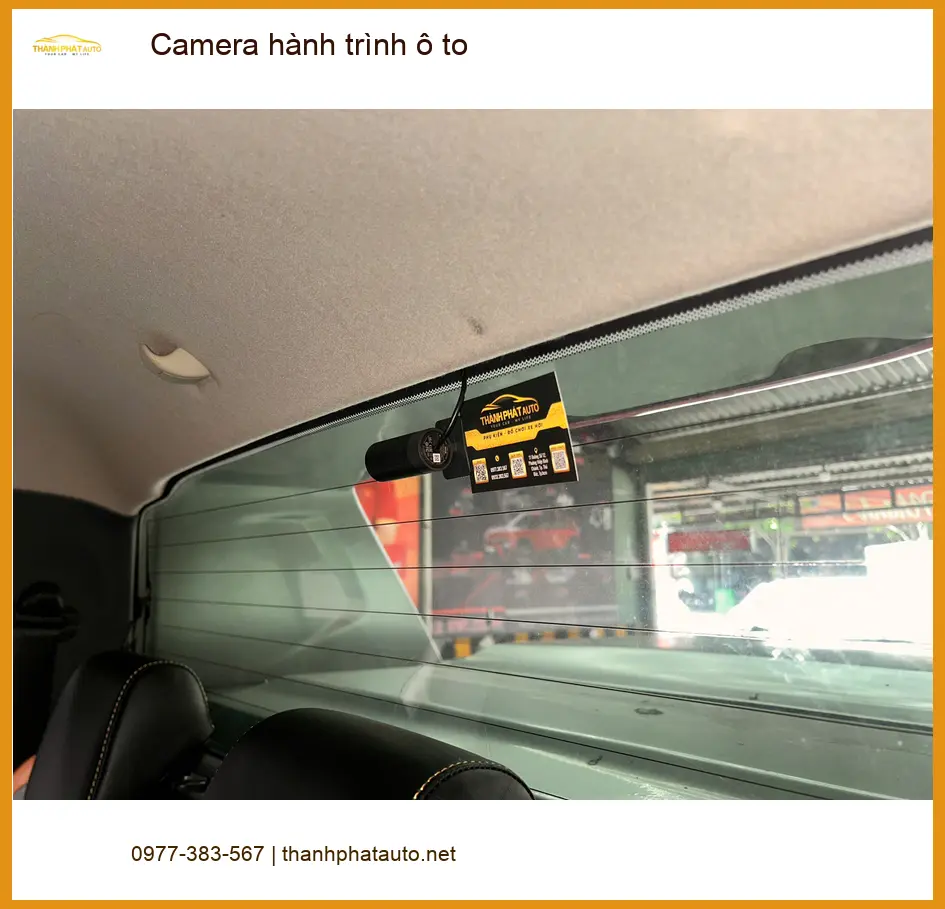 Chị Lan Anh lắp camera hành trình ô tô cho Mazda CX-5 tại Quận 7 để an tâm lái xe