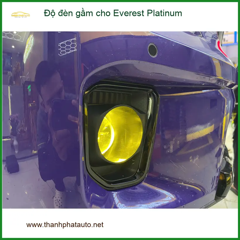 Chú Sáu độ đèn gầm cho Everest Platinum Quận 9 vì đèn zin không đủ sáng