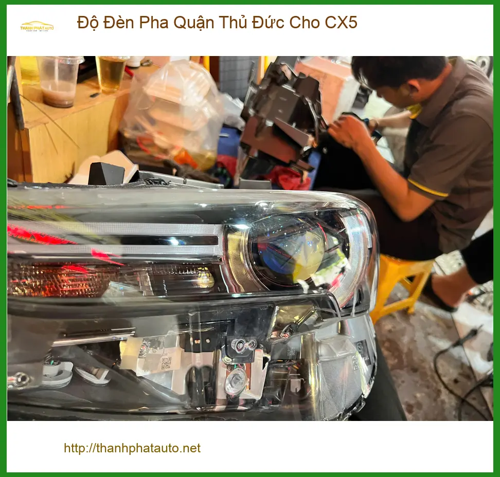 Chú Tùng độ đèn pha cho Mazda CX5 tại Quận Thủ Đức vì đèn zin kém sáng khi trời mưa ảnh thực tế 4