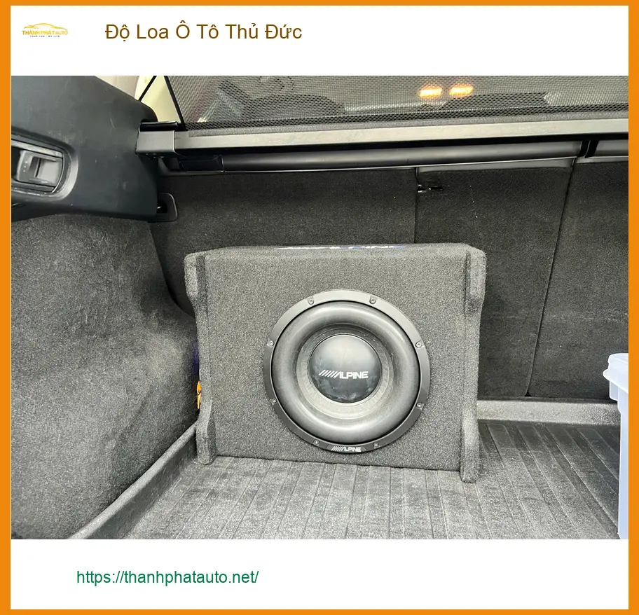 Anh Trọng độ loa ô tô Toyota Camry tại Thủ Đức để âm thanh sống động hơn
