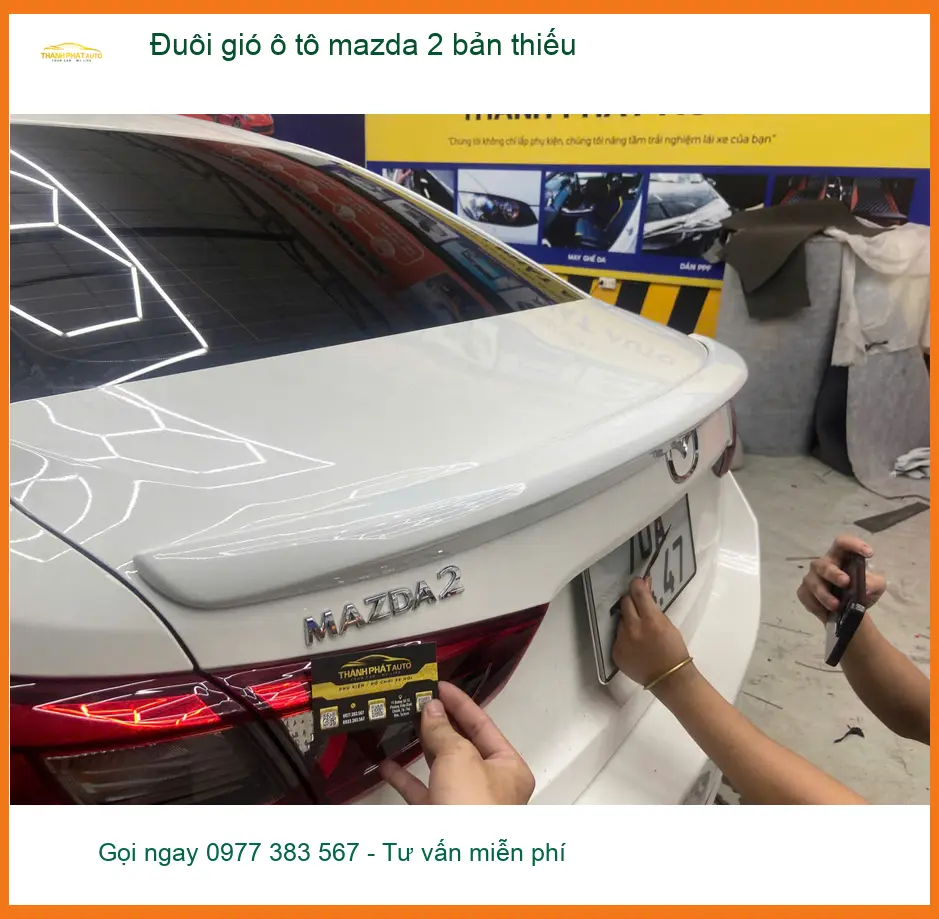 Anh Minh lắp đuôi gió ô tô Mazda 2 bản thiếu tại Quận 6, xe thêm phong cách