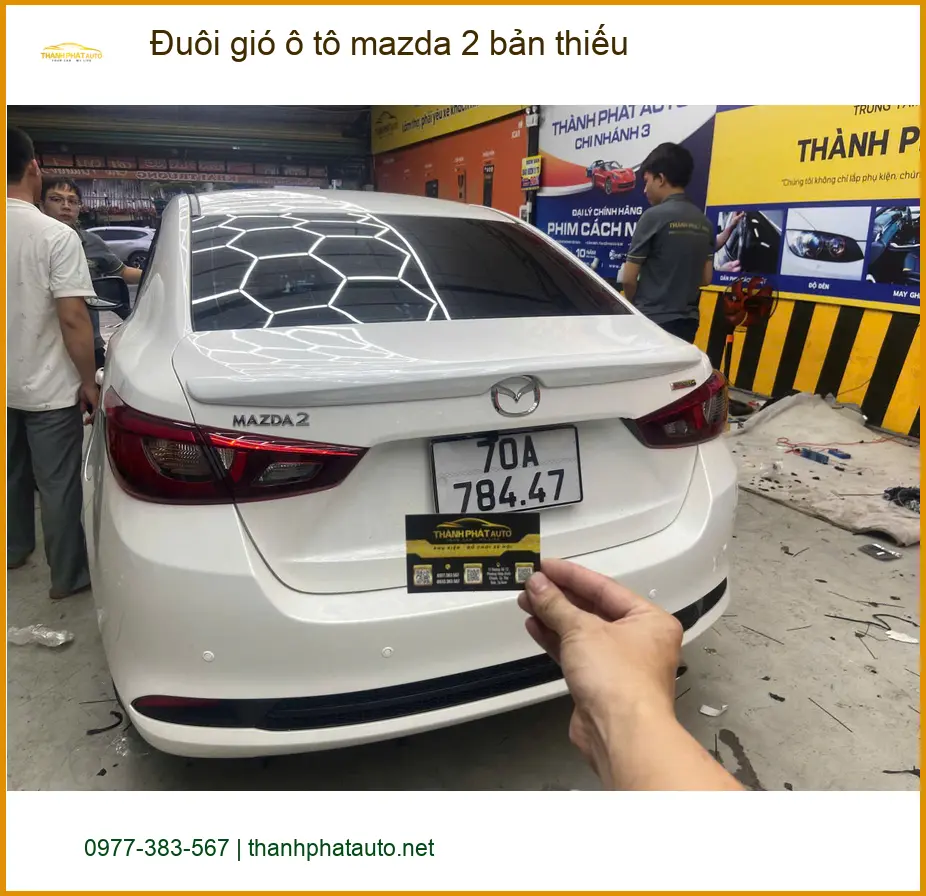 Anh Minh lắp đuôi gió ô tô Mazda 2 bản thiếu tại Quận 6, xe thêm phong cách ảnh thực tế 2