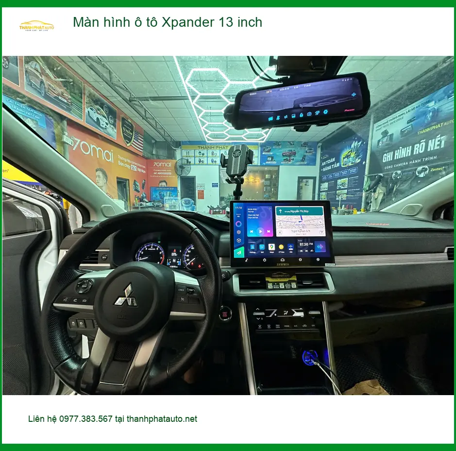 Anh Khang lắp màn hình ô tô Xpander 13 inch tại Quận 1