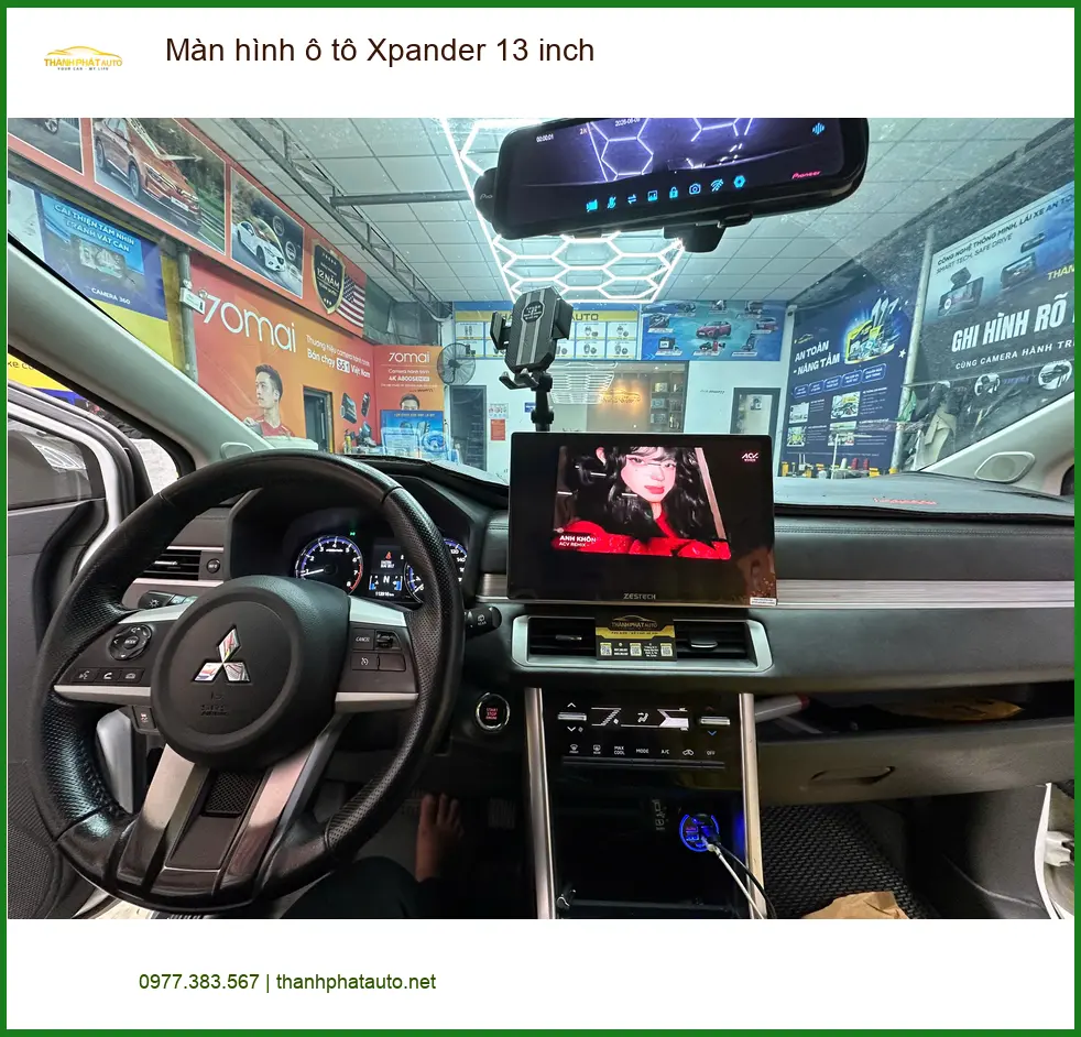 Anh Khang lắp màn hình ô tô Xpander 13 inch tại Quận 1 ảnh thực tế 4