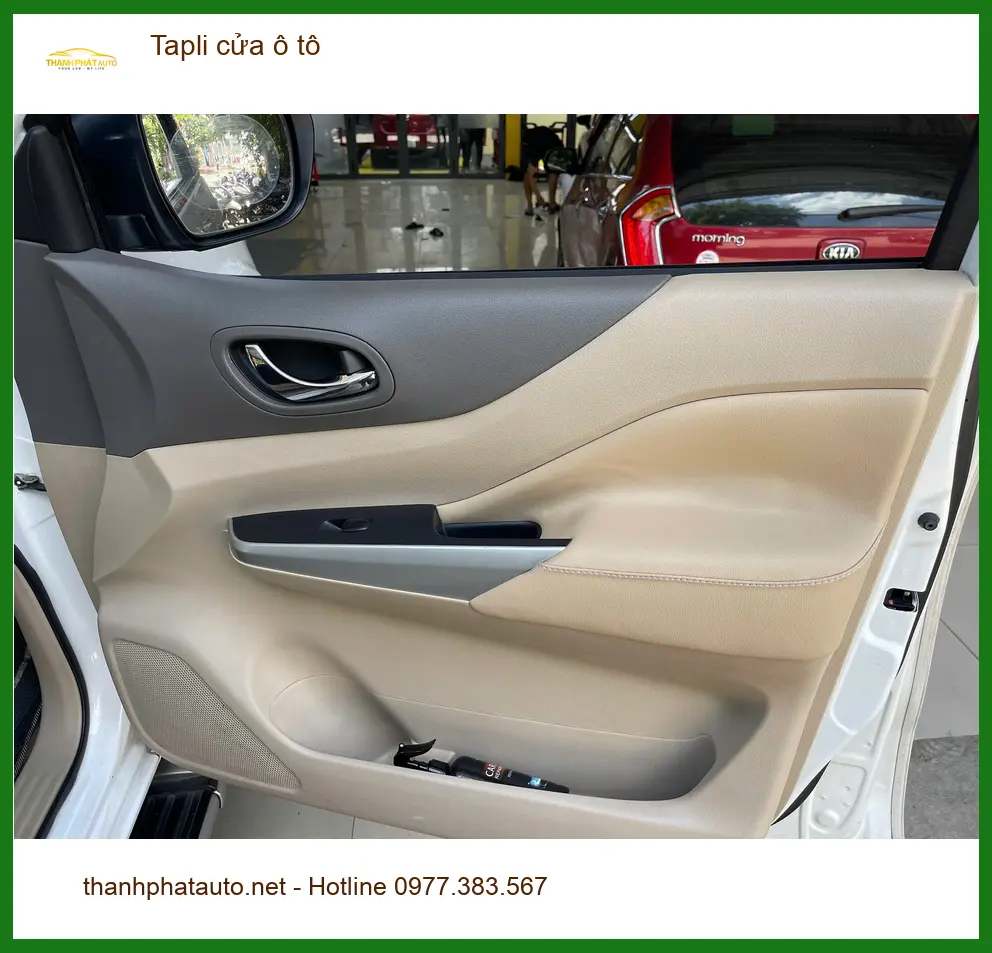 Chị Hương Giang bọc Tapli cửa ô tô Hyundai Accent tại Quận 2 cho nội thất bền đẹp.