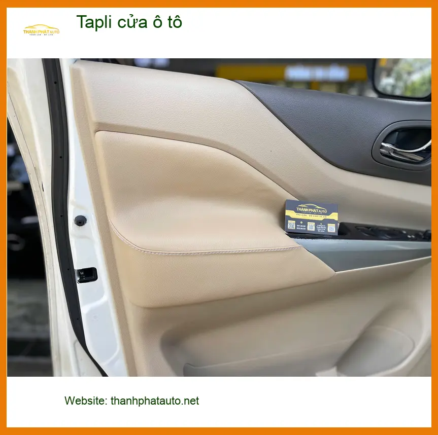 Chị Hương Giang bọc Tapli cửa ô tô Hyundai Accent tại Quận 2 cho nội thất bền đẹp. ảnh thực tế 4
