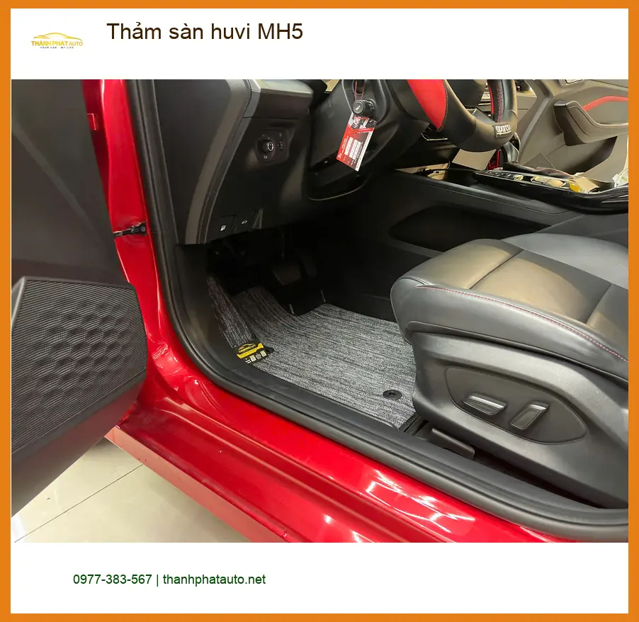 Chị Hà lắp thảm sàn Huvi MH5 cho Hyundai Elantra tại Quận 2 để giữ xe luôn sạch sẽ ảnh thực tế 3