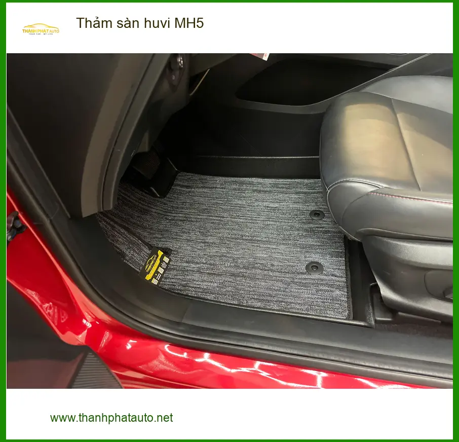 Chị Hà lắp thảm sàn Huvi MH5 cho Hyundai Elantra tại Quận 2 để giữ xe luôn sạch sẽ ảnh thực tế 4