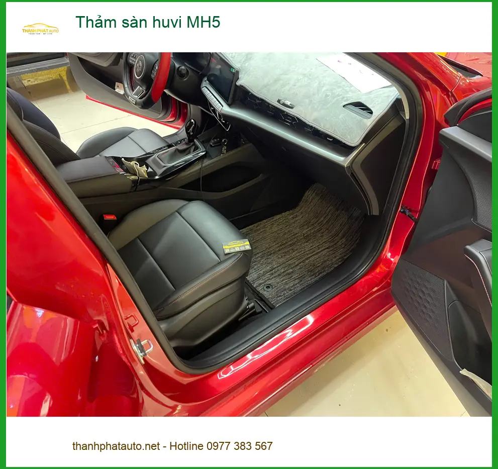 Chị Hà lắp thảm sàn Huvi MH5 cho Hyundai Elantra tại Quận 2 để giữ xe luôn sạch sẽ ảnh thực tế 5
