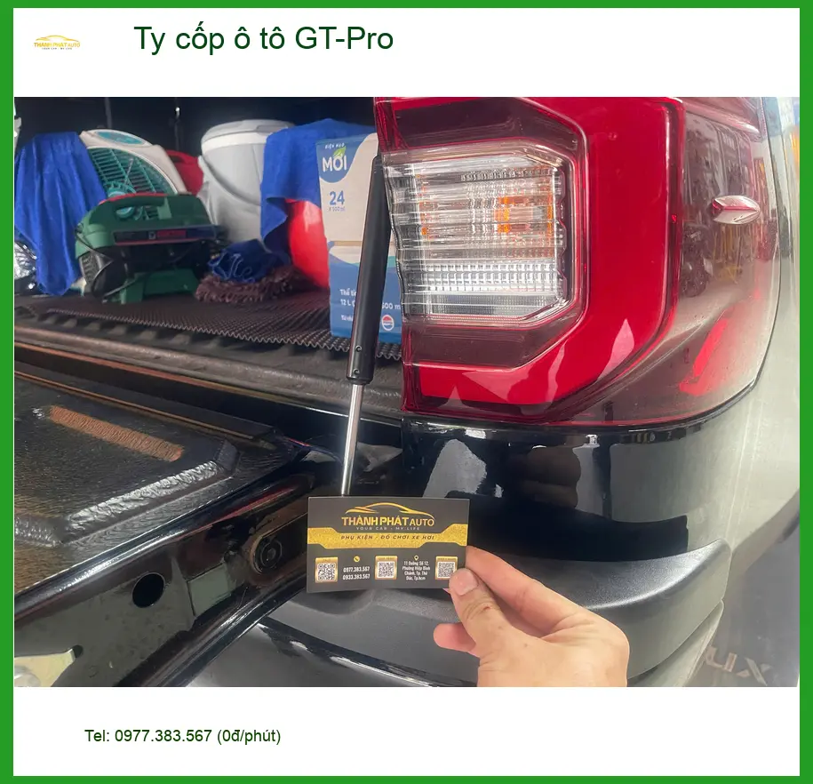 Chị Thảo gắn ty cốp ô tô GT-Pro cho Ford Everest Gò Vấp mở cốp tiện.