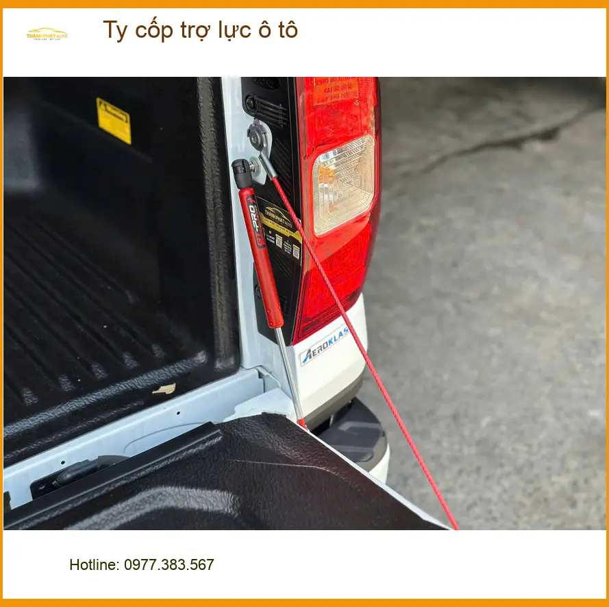 Anh Cảnh lắp ty cốp trợ lực ô tô cho Toyota Camry tại Quận 8 ảnh thực tế 2