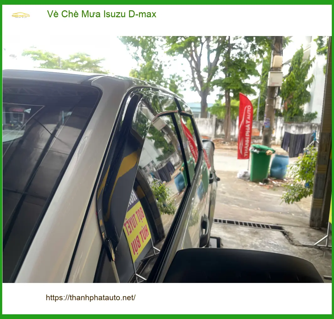Chú Long lắp Vè Che Mưa Isuzu D-max ở Quận 5 tránh nước hắt vào xe ảnh thực tế 4
